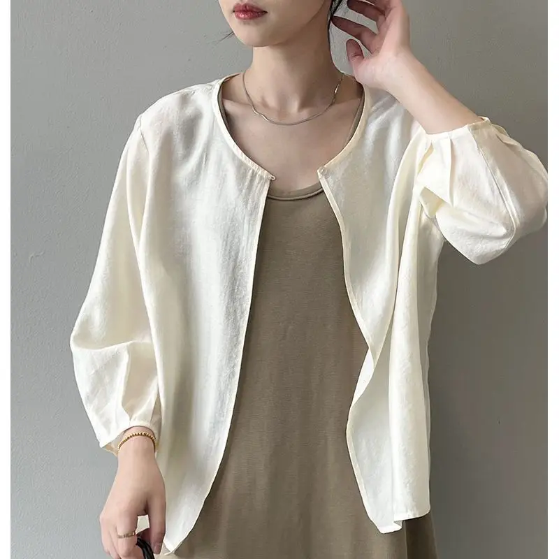 One Button Three-quarters Sleeve Sun Protection Shirt for Women Summer Loose Thin Round Neck Jacket Top Fashion Women Clothing
One Button Three-quarters Sleeve Sun Protection Shirt for Women Summer Loose Thin Round Neck Jacket Top Fashion Women Clothing