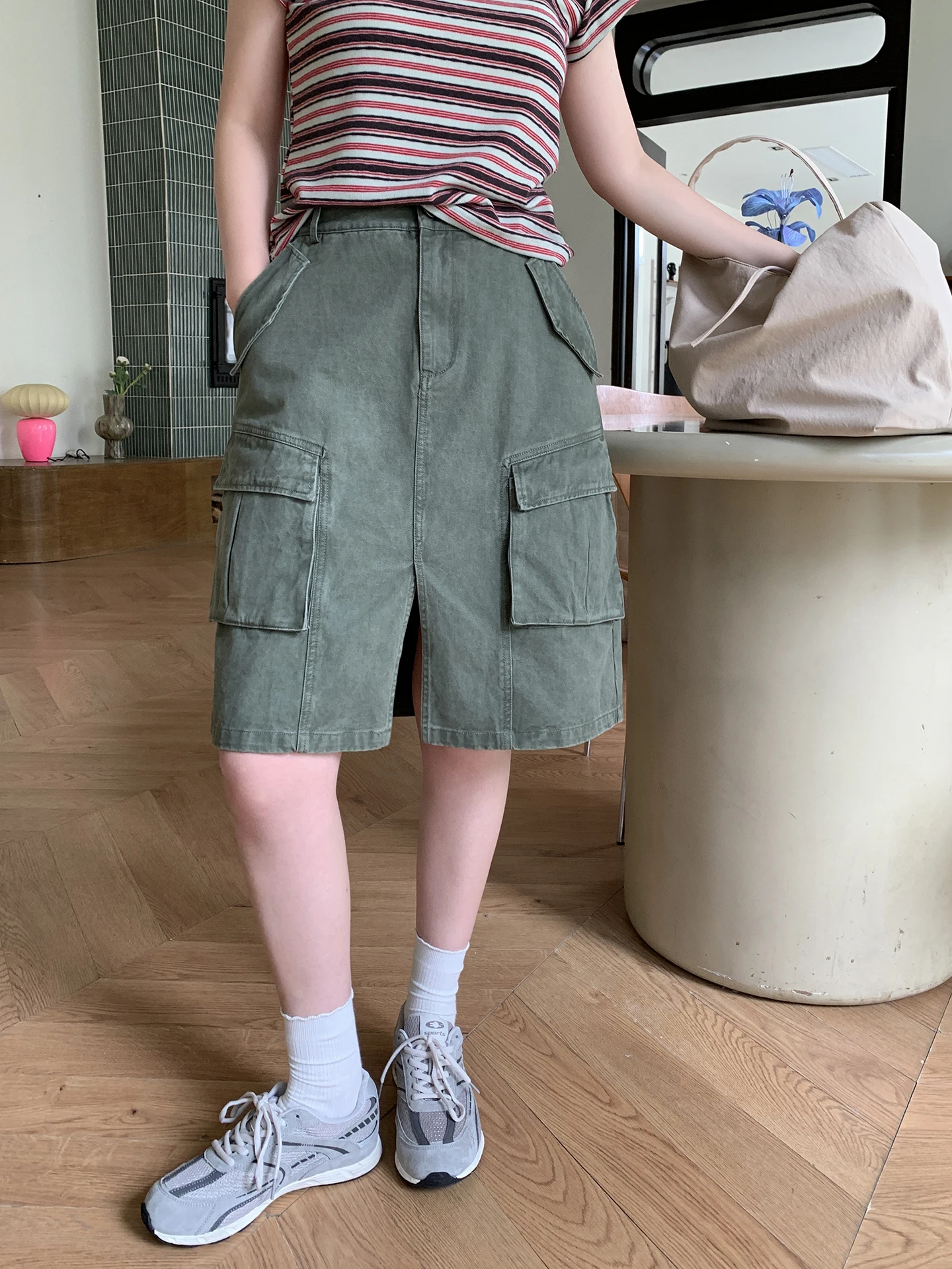 Xuan Xuan Workwear Style Military Green Multi-Pocket Midi Skirt Women's Long Denim Skirt Straight Cut Loose Fit Summer New
Xuan Xuan Workwear Style Military Green Multi-Pocket Midi Skirt Women's Long Denim Skirt Straight Cut Loose Fit Summer New