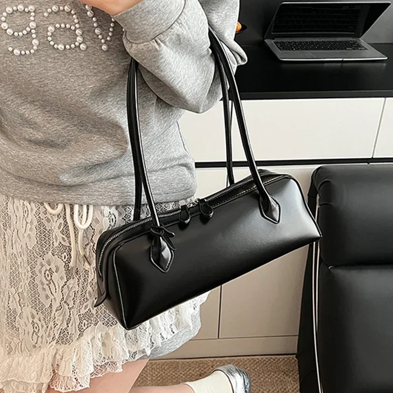 Temperament Versatile Underarm Bag for Women French Light Luxury Retro One Shoulder Bags Texture PU Red Handbag 2025 New 
Temperament Versatile Underarm Bag for Women French Light Luxury Retro One Shoulder Bags Texture PU Red Handbag 2025 New