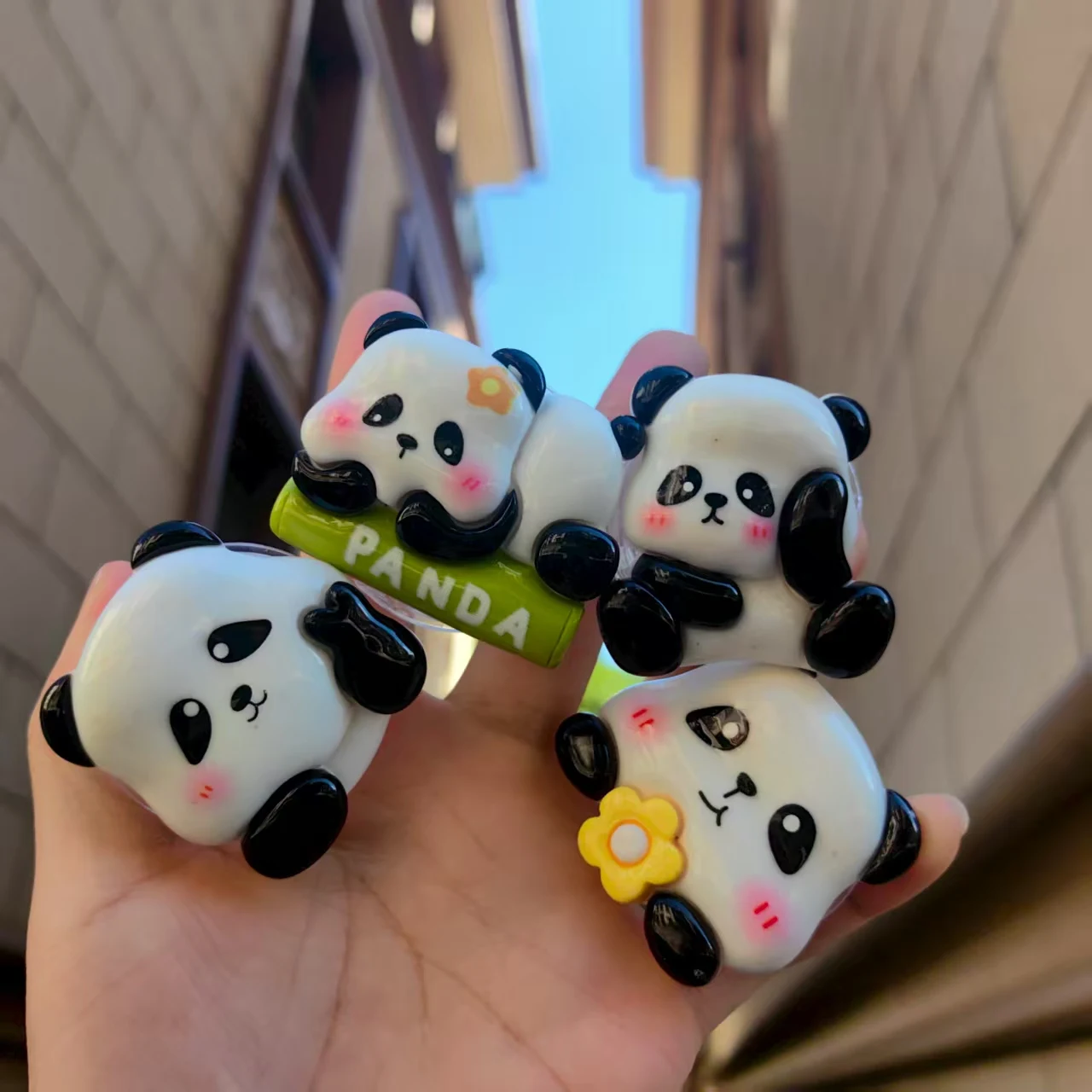 Ins Смола мультфильм панда держатель для мобильного телефона универсальная подставка для телефона Smart Tok настольная складная прозрачная розетка для iPhone
Ins Смола мультфильм панда держатель для мобильного телефона универсальная подставка для телефона Smart Tok настольная складная прозрачная розетка для iPhone