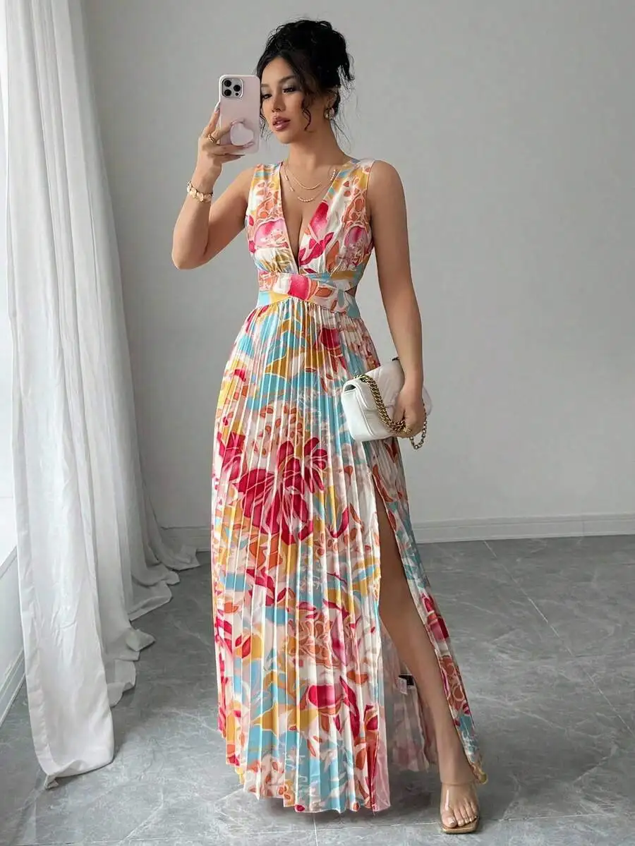 Sleeveless V-Neck Pleated Floral Maxi Dress with Side Slit
Sleeveless V-Neck Pleated Floral Maxi Dress with Side Slit