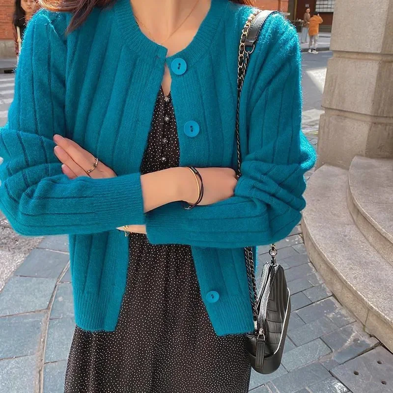 2025 Cardigan Women's round Ne ort Knitted Sweater Loose Outerwear Korean Sle Long Sve Button outerwear
2025 Cardigan Women's round Ne ort Knitted Sweater Loose Outerwear Korean Sle Long Sve Button outerwear