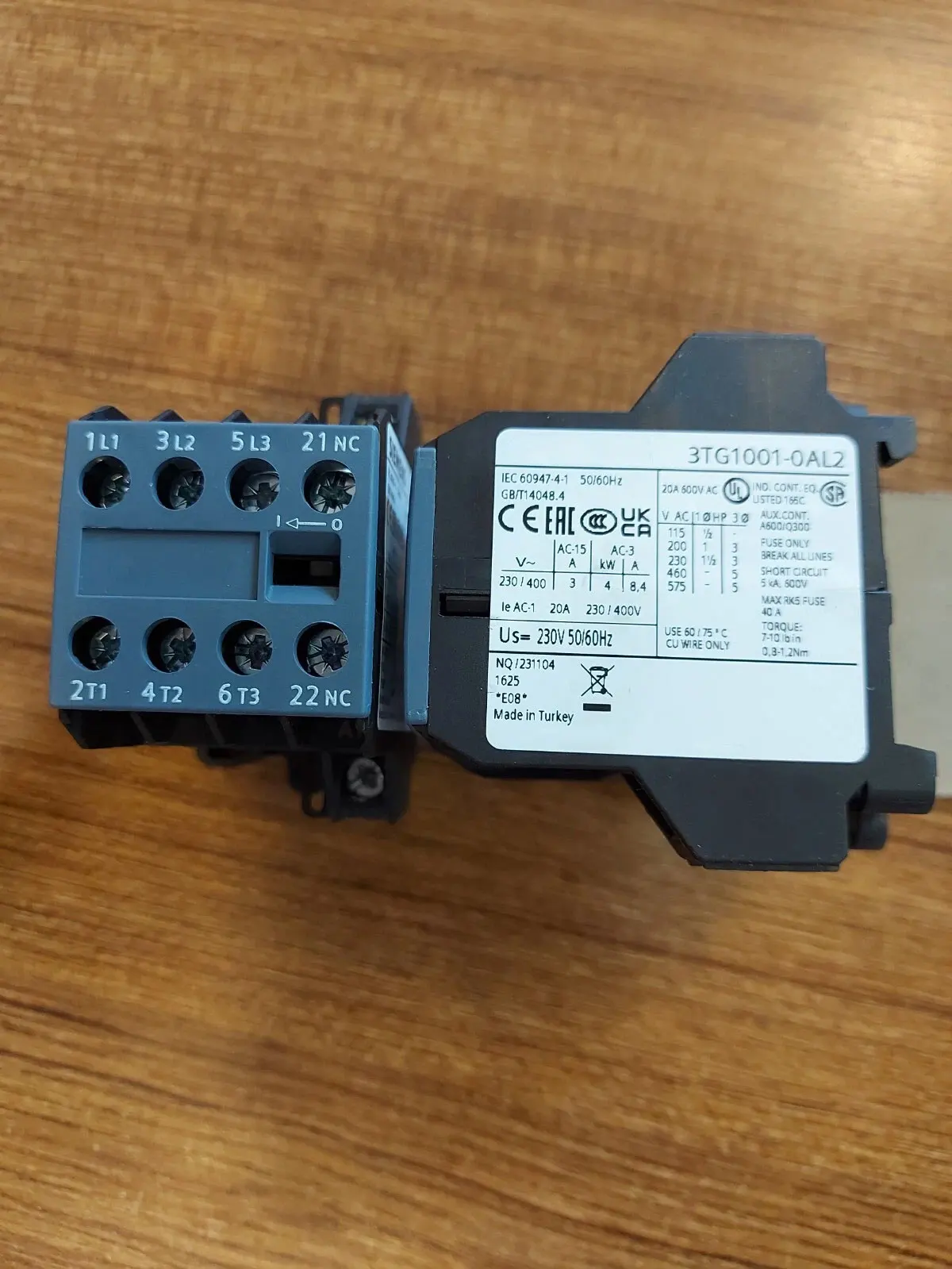 Brand New 3TG1001-0AL25 3TG1001-0AL2 3TG1001-0AG2 3TG1001-0AC2 Warranty One-year
Brand New 3TG1001-0AL25 3TG1001-0AL2 3TG1001-0AG2 3TG1001-0AC2 Warranty One-year