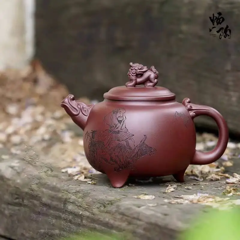 Чайник из исинской глины Changtao, полностью ручной работы, из фиолетовой глины Longyin Dragon Cave от Zhu Guofeng, с гравировкой, 460 мл.
Чайник из исинской глины Changtao, полностью ручной работы, из фиолетовой глины Longyin Dragon Cave от Zhu Guofeng, с гравировкой, 460 мл.