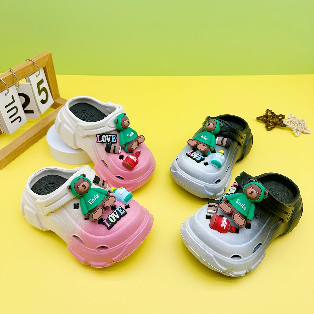 Cute and Versatile Parent-Child Slippers for Boys and Girls, New Cartoon Sweatshirt Bear Clogs, Soft-Soled Non-Slip Closed-Toe Sandals 606
Cute and Versatile Parent-Child Slippers for Boys and Girls, New Cartoon Sweatshirt Bear Clogs, Soft-Soled Non-Slip Closed-Toe Sandals 606
