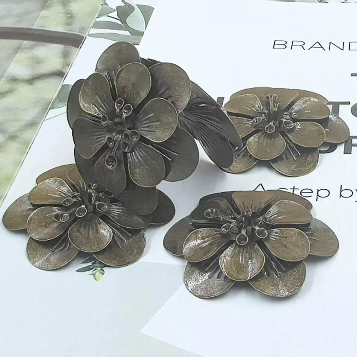 100PCS Bronze Tone Flower Charm Cameos DIY Embellissment Handicrafts Apparel Decoration Making Accessories 49mm
100PCS Bronze Tone Flower Charm Cameos DIY Embellissment Handicrafts Apparel Decoration Making Accessories 49mm