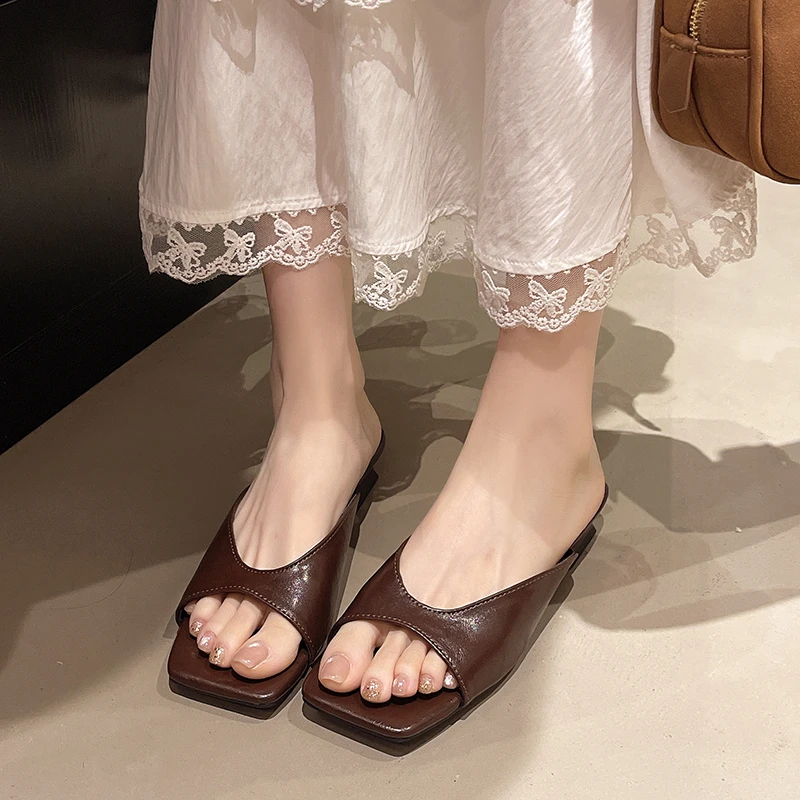 Summer fashionable beach sandals with thick heels Size 35-42 French minimalist retro pointed-toe low-heeled slippers for women,
Summer fashionable beach sandals with thick heels Size 35-42 French minimalist retro pointed-toe low-heeled slippers for women,