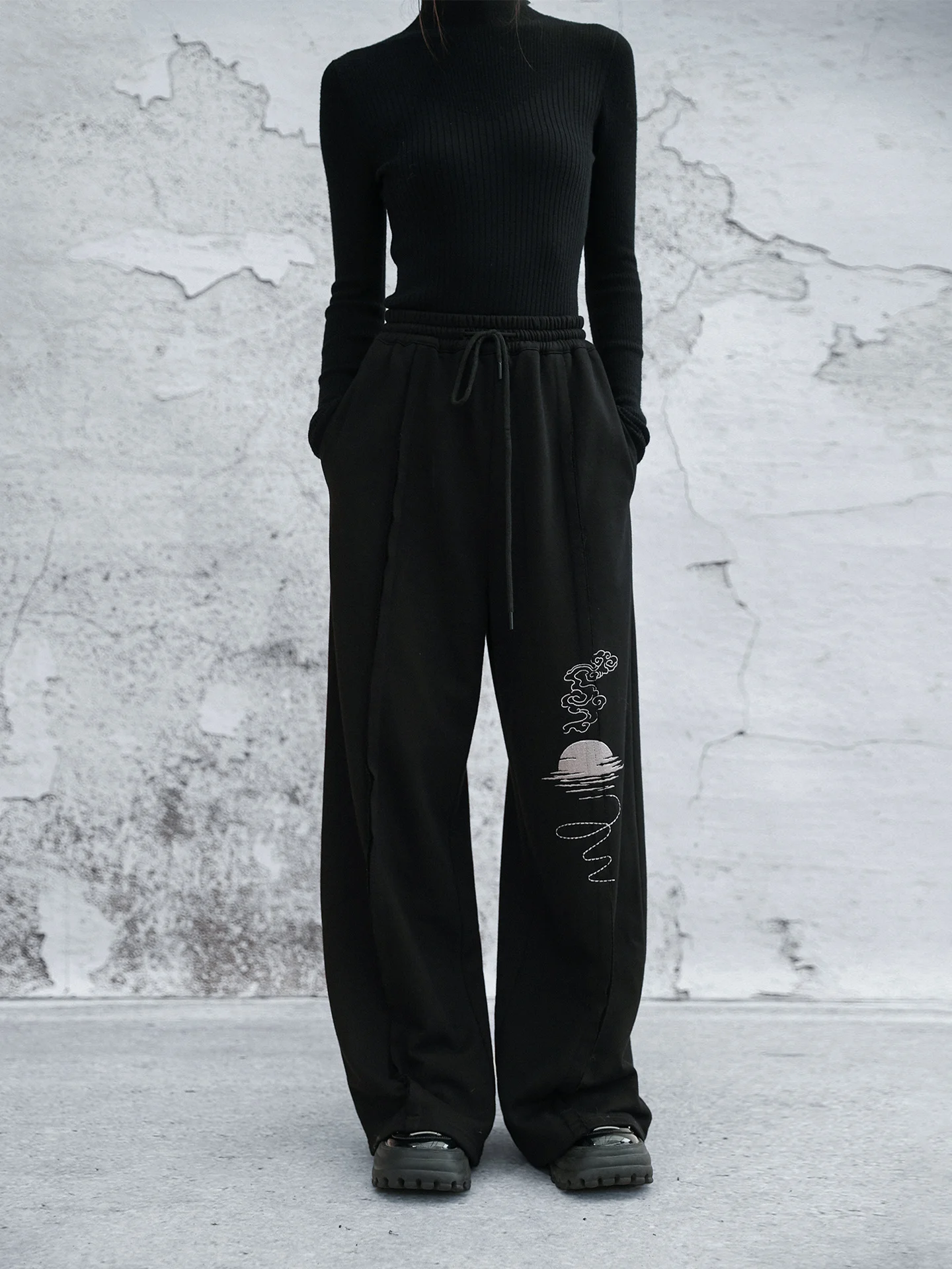 Bla Embroidered Straight Leg Sweatpants Women's Loose Long Pants Autumn Winter Tear Stitching Cotton l Waist Trousers
Bla Embroidered Straight Leg Sweatpants Women's Loose Long Pants Autumn Winter Tear Stitching Cotton l Waist Trousers