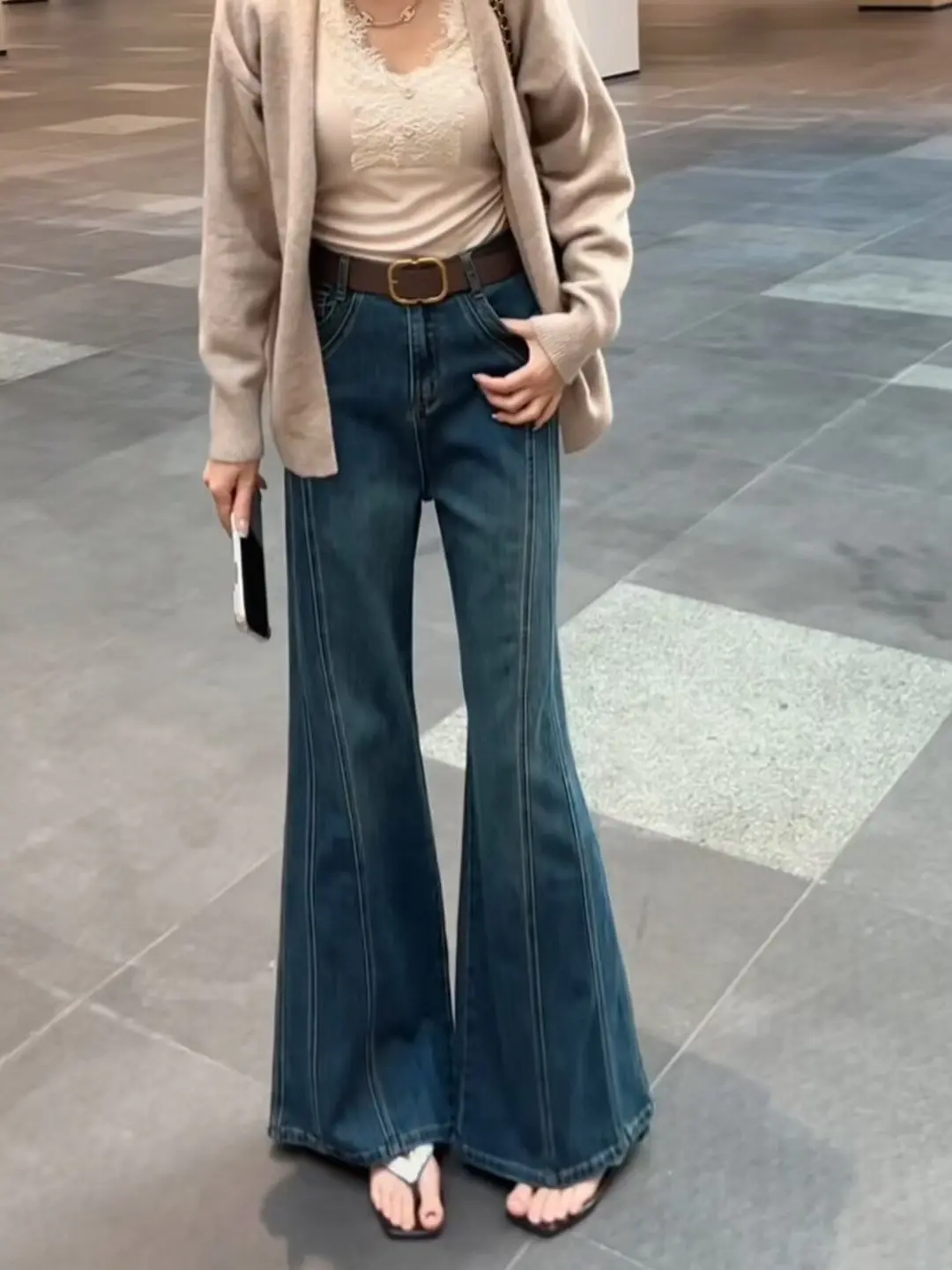 Retro Flared Denim Jeans Women's High Waist plus Size Loose Slimming Wide Leg Floor-Length Pants Summer New Style
Retro Flared Denim Jeans Women's High Waist plus Size Loose Slimming Wide Leg Floor-Length Pants Summer New Style