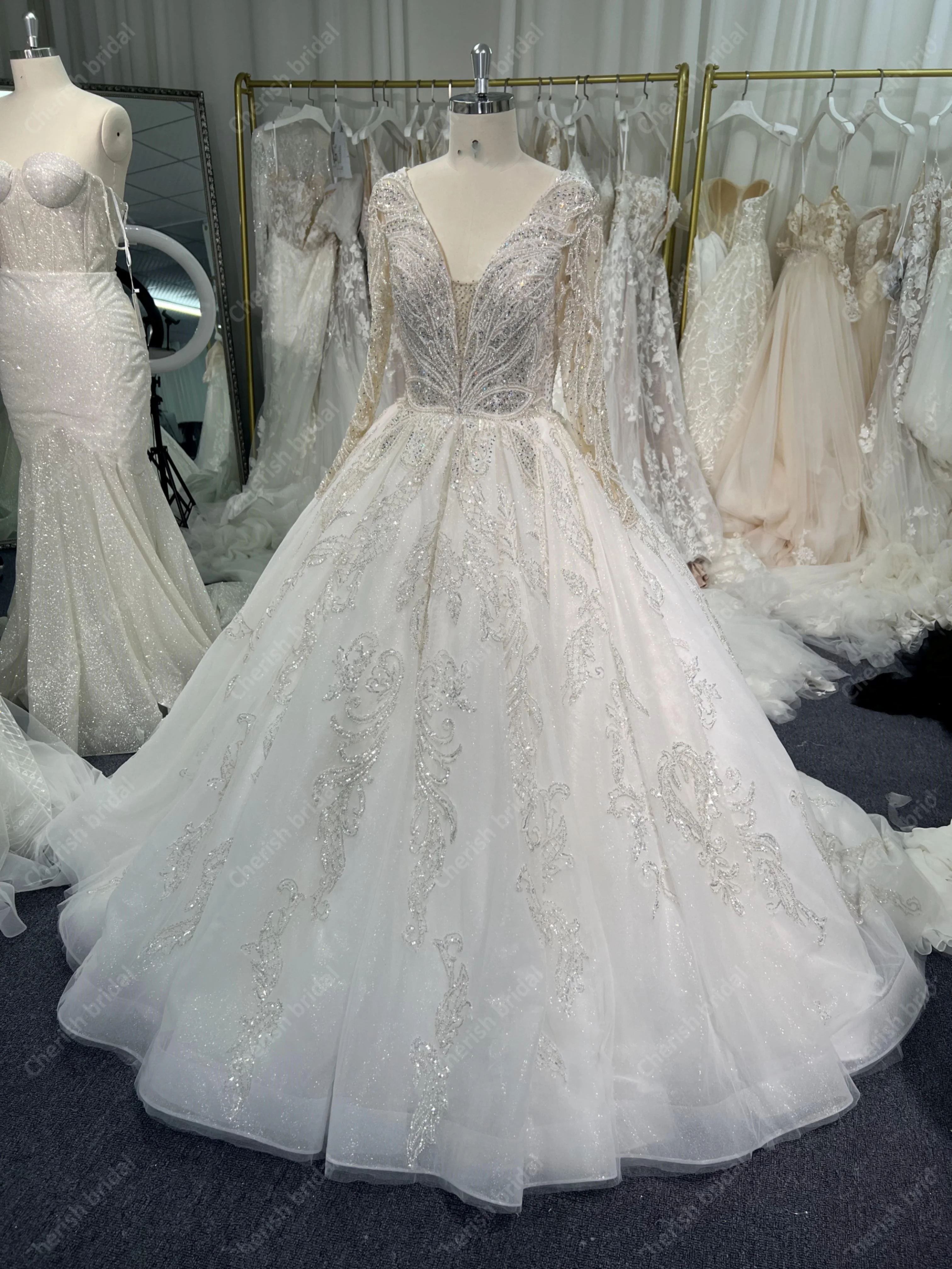Luxury Wedding Dresses for Bride Women Handmade Beading Luxury Ball Gown Bride Wedding Dress Long Sleeves Open Back Bridal Gown
Luxury Wedding Dresses for Bride Women Handmade Beading Luxury Ball Gown Bride Wedding Dress Long Sleeves Open Back Bridal Gown