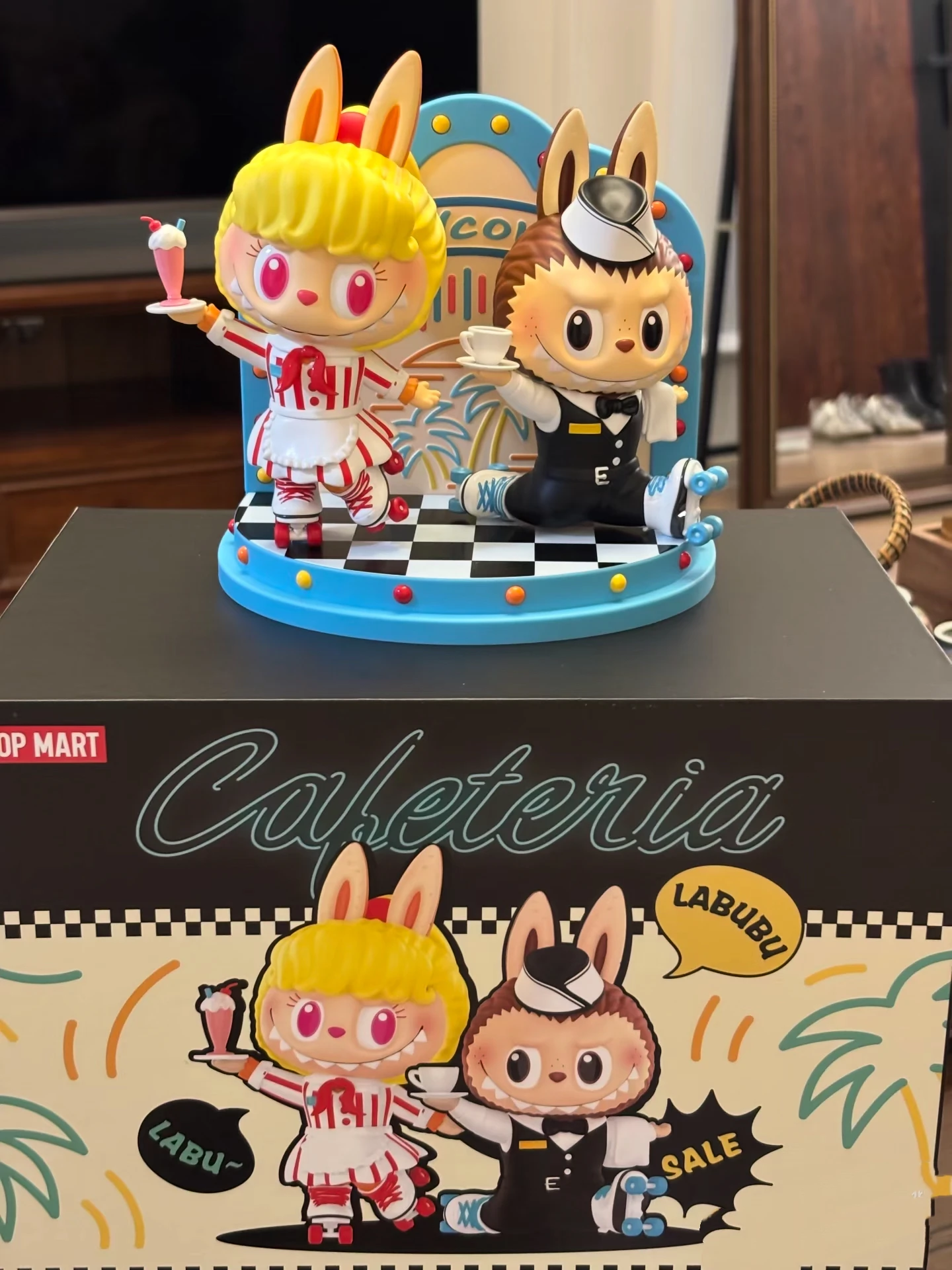Фигурка POPMART LABUBU Afieteria Series Kawaii Anime — настольное украшение, декор для дома, подарок для девочек
Фигурка POPMART LABUBU Afieteria Series Kawaii Anime — настольное украшение, декор для дома, подарок для девочек