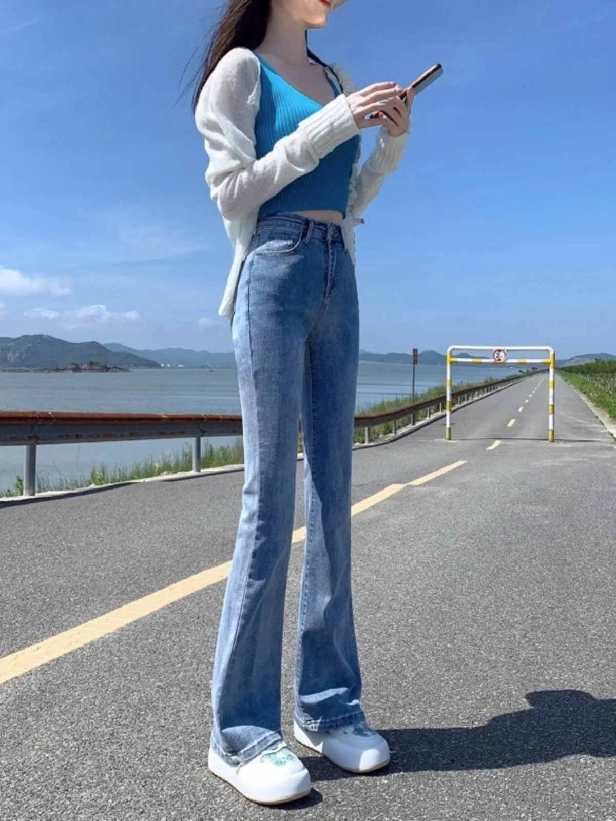 Summer Light Blue Bell Bottom Denim Jeans Women's Spicy Girl High Waist Cotton Stretch Jeans Trendy American High Street
Summer Light Blue Bell Bottom Denim Jeans Women's Spicy Girl High Waist Cotton Stretch Jeans Trendy American High Street