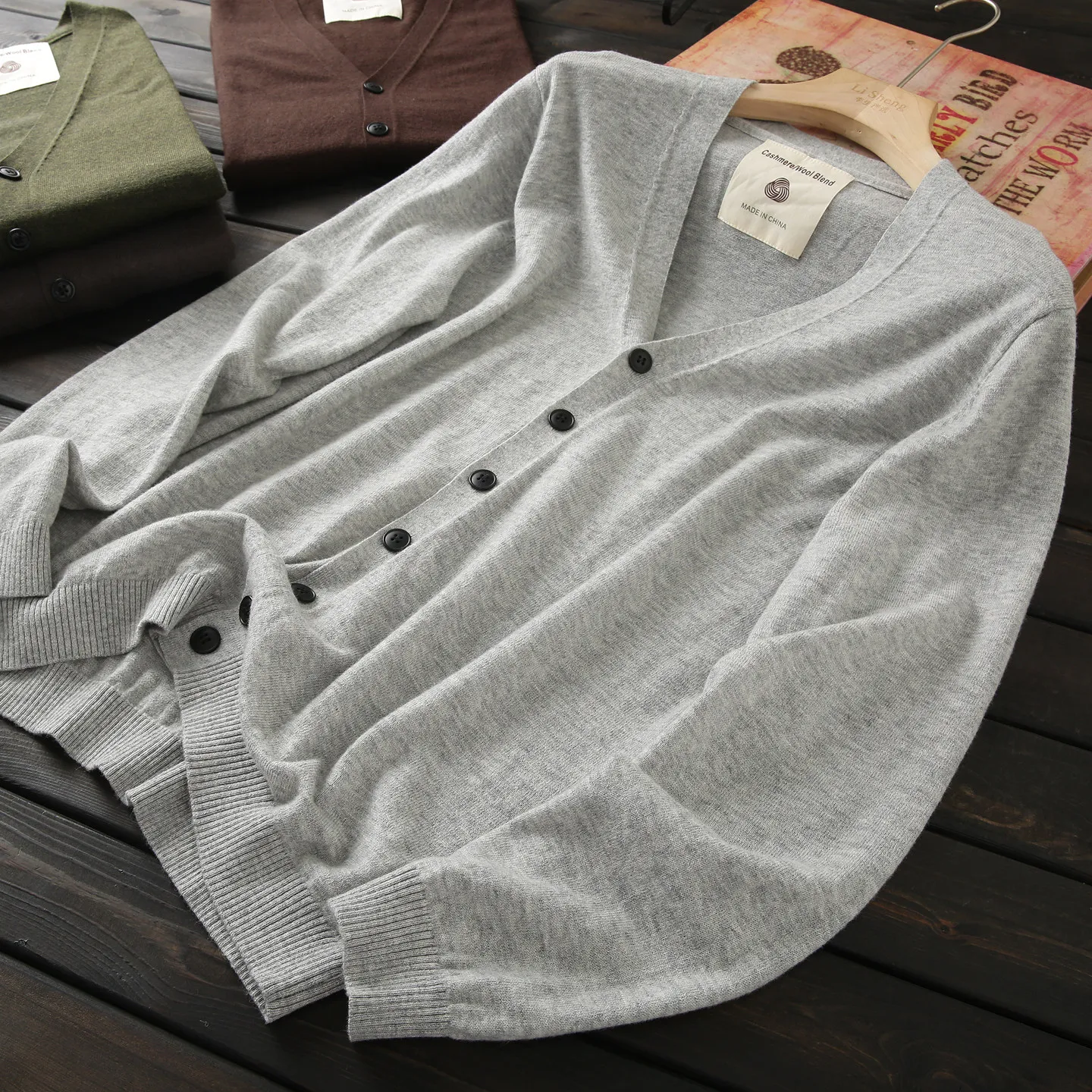 A small amount of good goods! Ultra-fine wool + cashmere! High-end autumn and winter thin knitted cardigan sweater jacket
A small amount of good goods! Ultra-fine wool + cashmere! High-end autumn and winter thin knitted cardigan sweater jacket