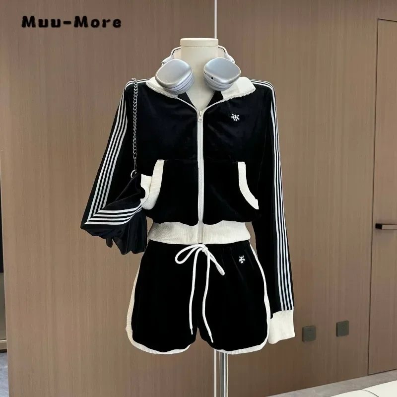 2024 Autumn Casual Patchwork Two-piece Set Women Long Sleeve Slim Coat+ Elastic Waist Lace-up Shorts Sports Shorts Set Outfits
2024 Autumn Casual Patchwork Two-piece Set Women Long Sleeve Slim Coat+ Elastic Waist Lace-up Shorts Sports Shorts Set Outfits