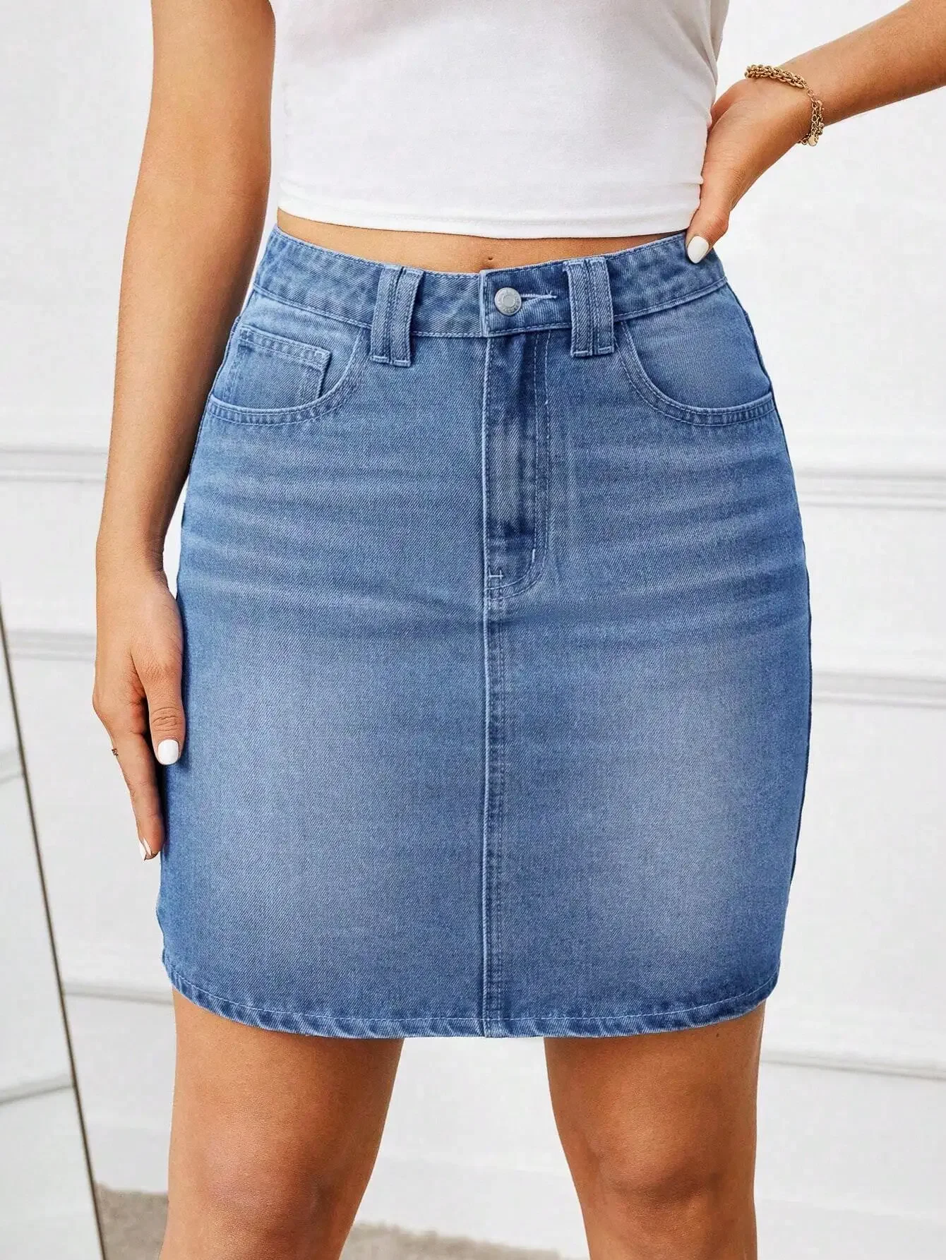 Women's High-Waist Casual Denim Mini Skirt with Front Pockets
Women's High-Waist Casual Denim Mini Skirt with Front Pockets