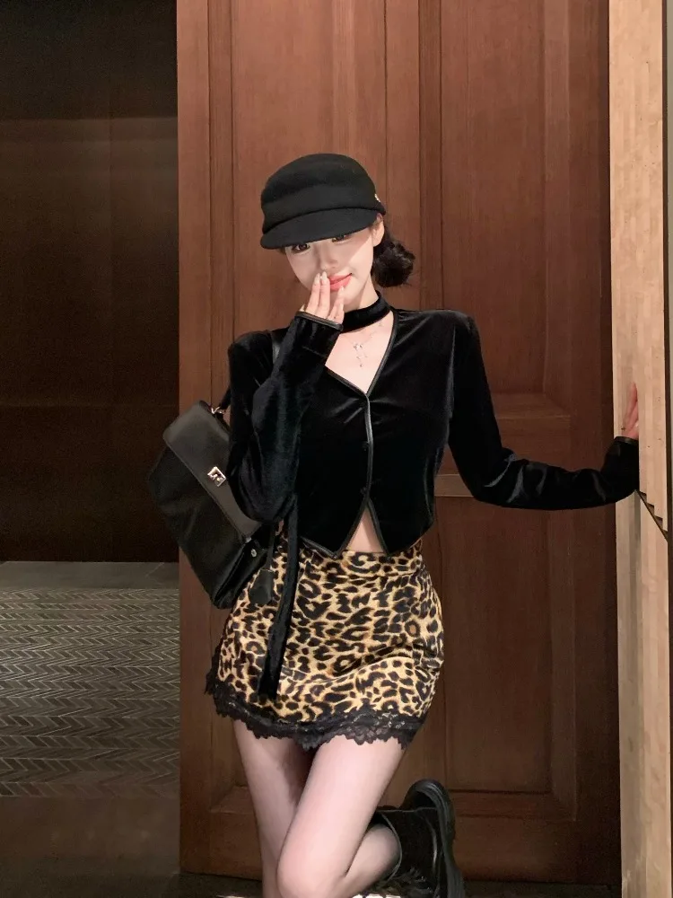 Retro Sexy Pure Desire Black Velvet V-neck Sash Top American High Leopard Print Short Skirt Two-piece Set Women's Autumn
Retro Sexy Pure Desire Black Velvet V-neck Sash Top American High Leopard Print Short Skirt Two-piece Set Women's Autumn