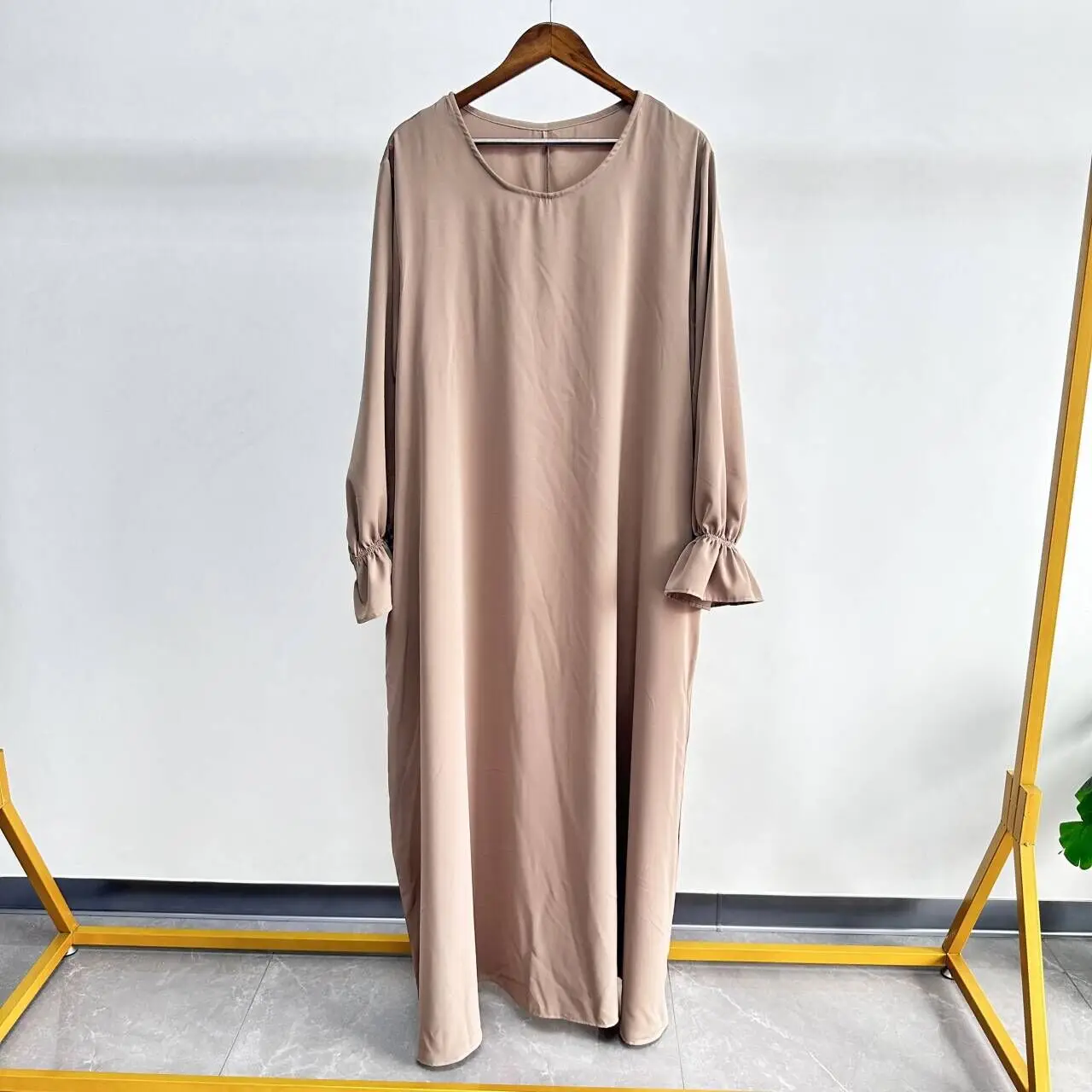 2025 Spring Muslim Modest Dress for Women Eid Arabic Femme Hijab Abaya Dubai 2 Pieces Islamic Long Sleeve Turkey Robe clothing
2025 Spring Muslim Modest Dress for Women Eid Arabic Femme Hijab Abaya Dubai 2 Pieces Islamic Long Sleeve Turkey Robe clothing