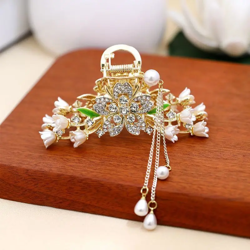 Elegant Flower Pearls Rhinestone Tassels Female Hair Clip 2025 New Headwear Women's Casual Party Hair Claw Alloy Headpiece
Elegant Flower Pearls Rhinestone Tassels Female Hair Clip 2025 New Headwear Women's Casual Party Hair Claw Alloy Headpiece