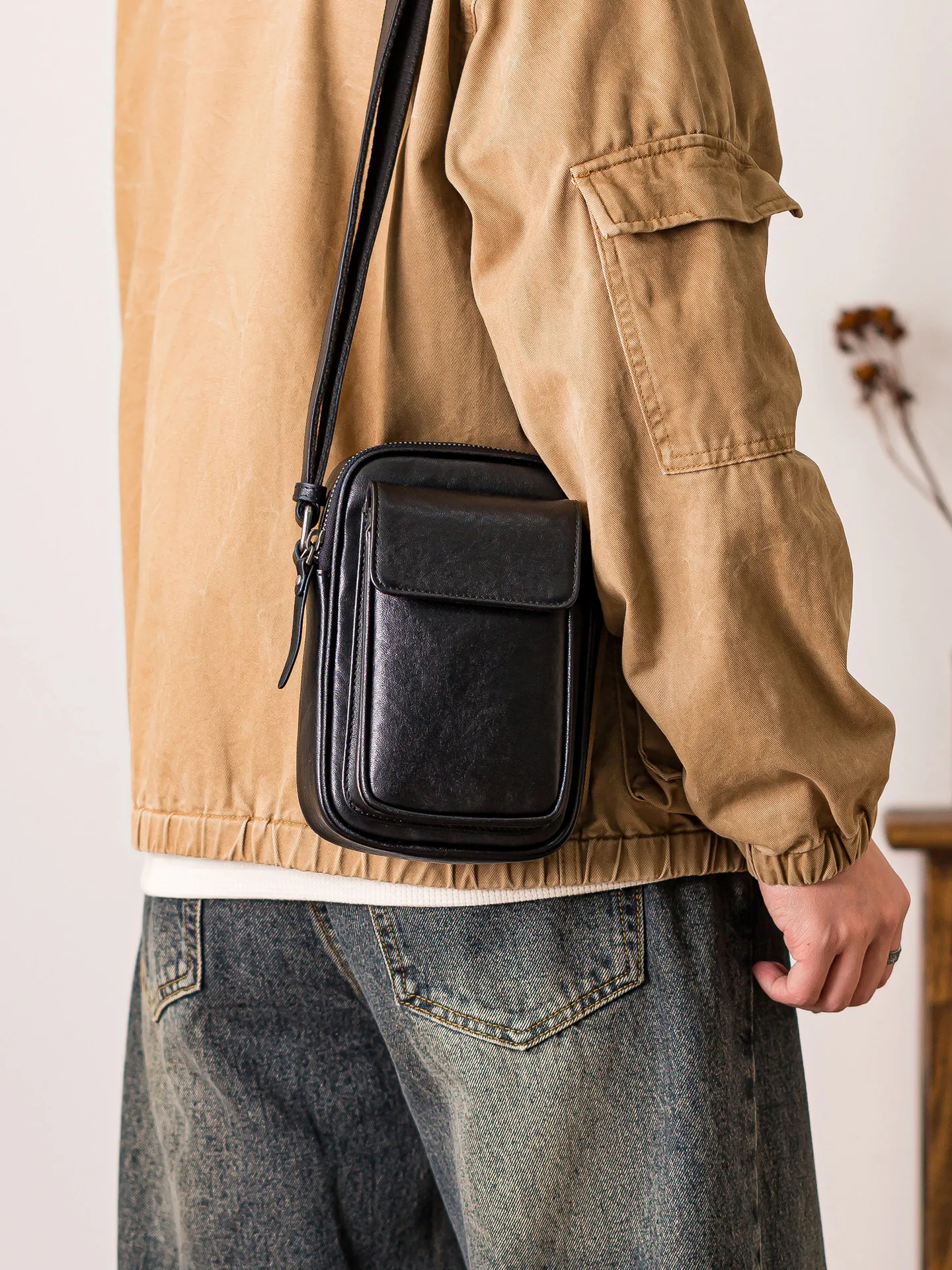 Weekend daily travel luxury genuine leather men's phone bag casual vintage handmade cow leather small shoulder crossbody bag
Weekend daily travel luxury genuine leather men's phone bag casual vintage handmade cow leather small shoulder crossbody bag