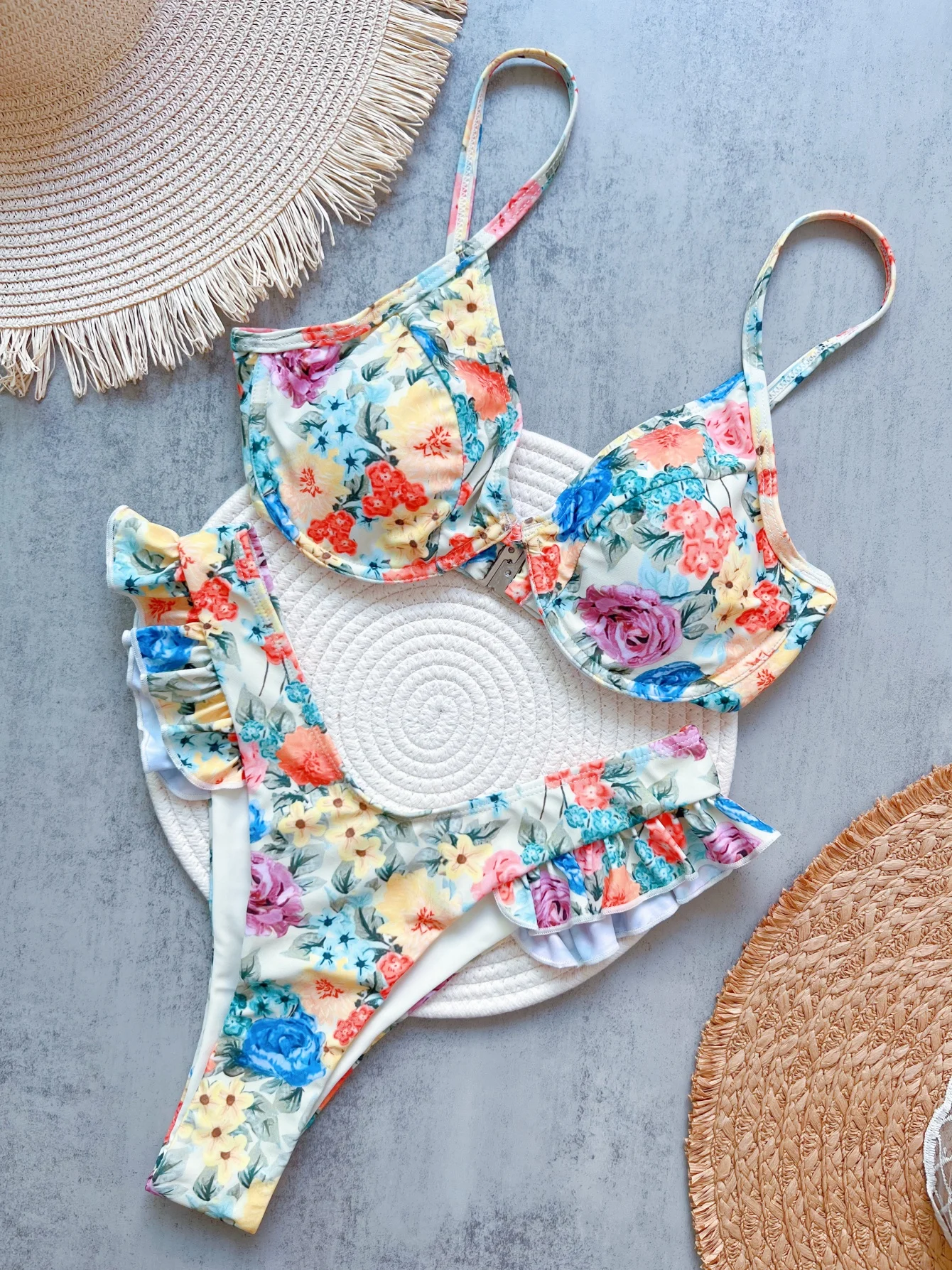 Flowers Printed Brazilian Underwired Bikini Female Swimsuit Women Swimwear Two-pieces Bikini set Bather Bathing Suit Swim
Flowers Printed Brazilian Underwired Bikini Female Swimsuit Women Swimwear Two-pieces Bikini set Bather Bathing Suit Swim