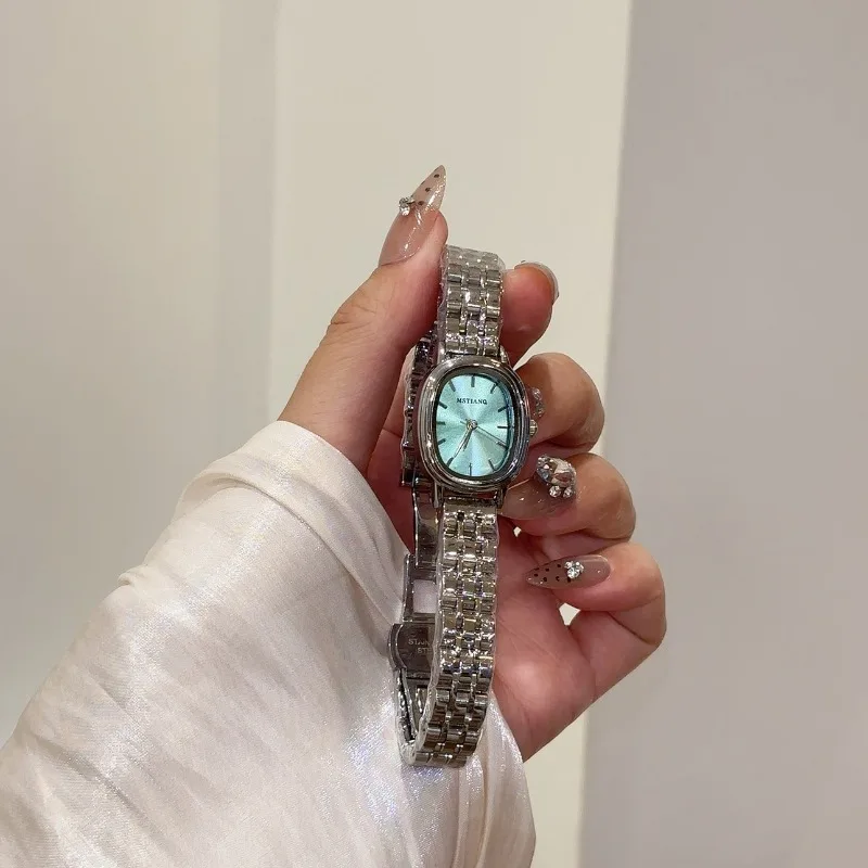 Small Dial Sugar Coated Steel Strip Watch Student Fashion Korean Version Simple College Style Wristwatch Relógio Feminino
Small Dial Sugar Coated Steel Strip Watch Student Fashion Korean Version Simple College Style Wristwatch Relógio Feminino