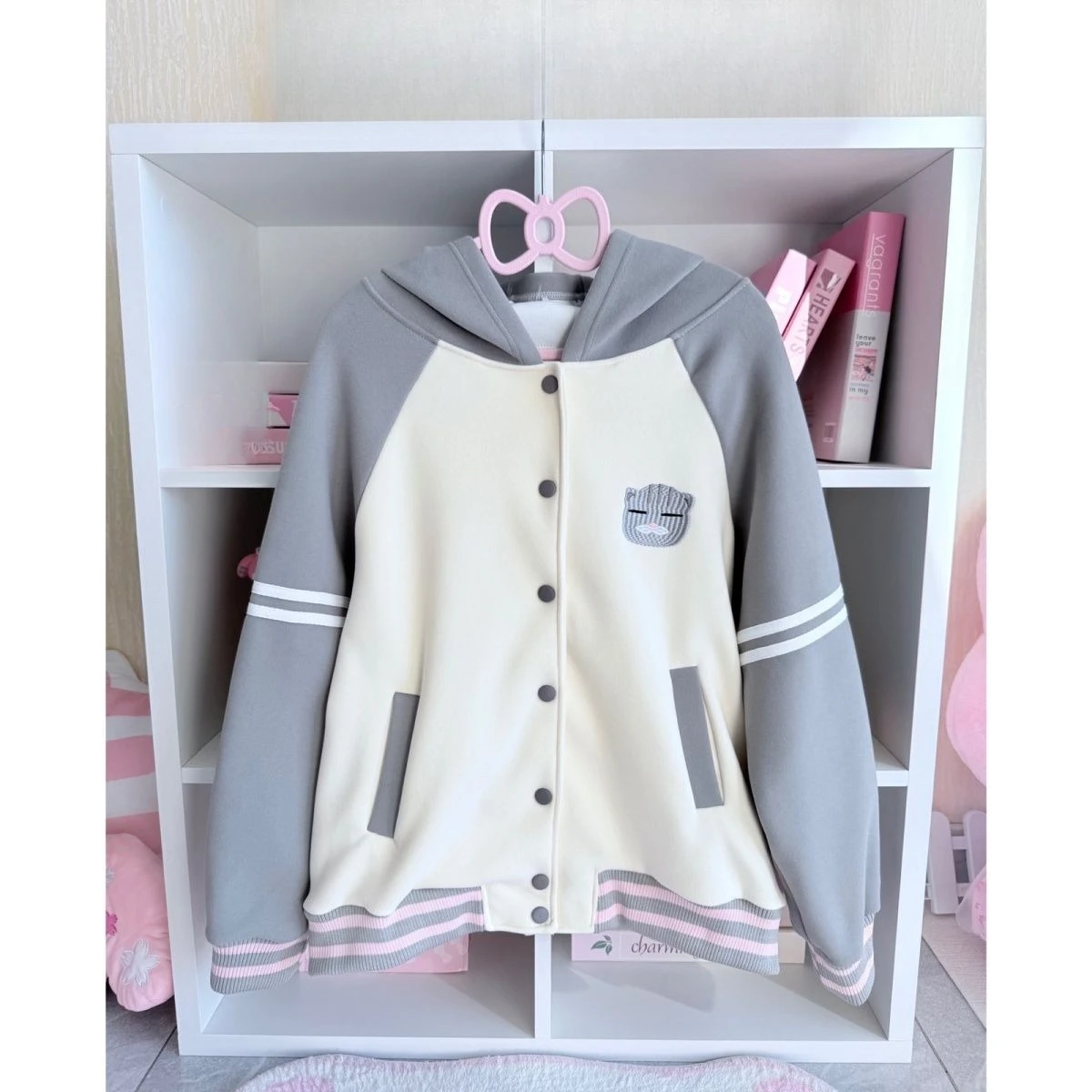 Cute Cat Embroidery Spring Sweet Preppy Style Single-breasted Hoodies Women Casual Loose Hooded Cardigan Women Jacket
Cute Cat Embroidery Spring Sweet Preppy Style Single-breasted Hoodies Women Casual Loose Hooded Cardigan Women Jacket