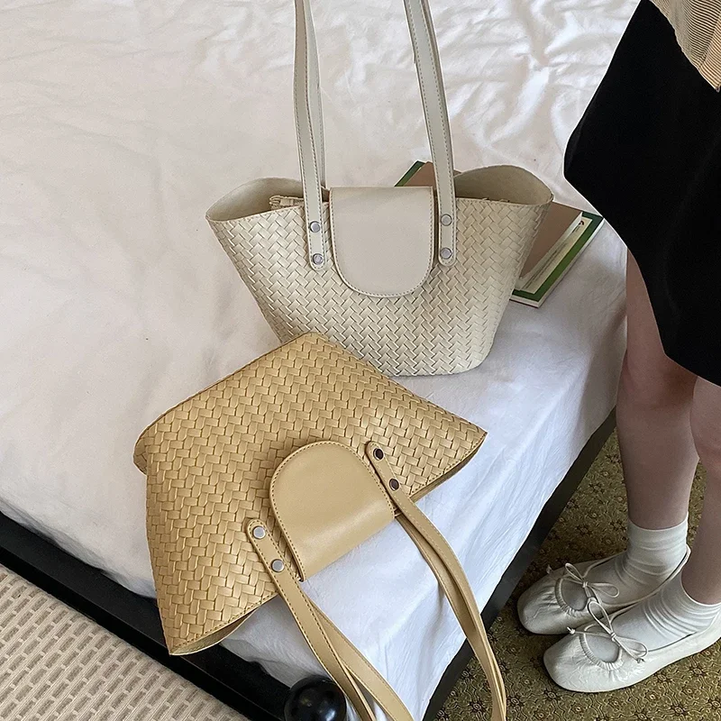2026 New Designer Bucket Bag for Women High Quality PU Leather Tote Bags with Inner Bag Lady Shopping Traveling Woven Handbag
2026 New Designer Bucket Bag for Women High Quality PU Leather Tote Bags with Inner Bag Lady Shopping Traveling Woven Handbag