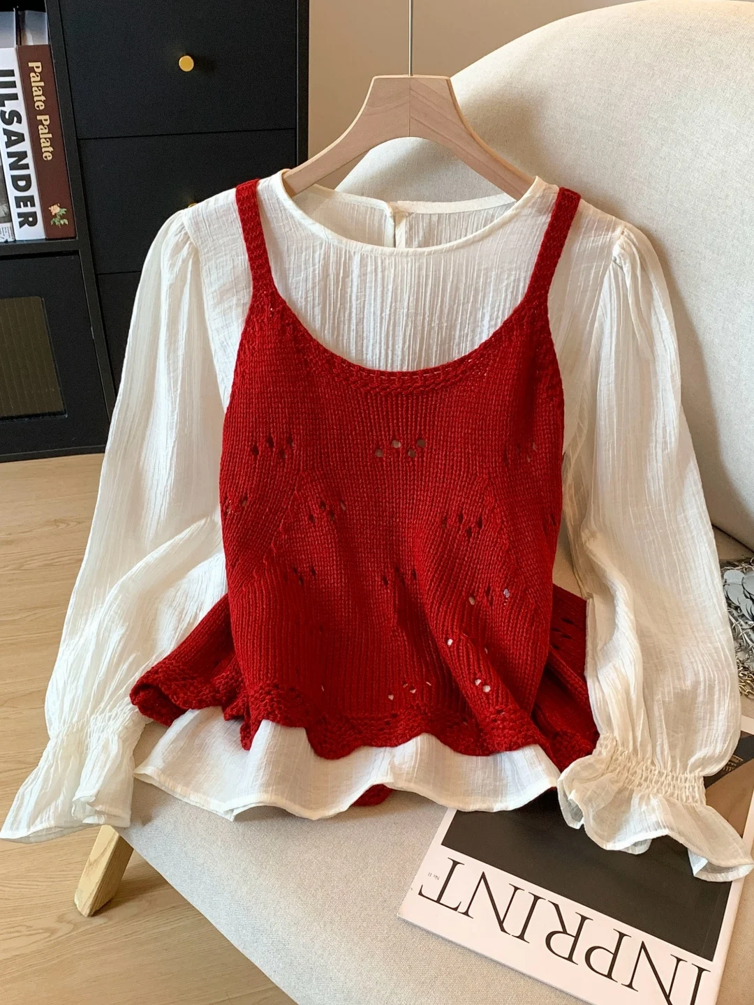 Red Knitted Halter Neck Bell Sleeve Chiffon Top And Bottom Two Piece Set Women's Long Sleeve round Neck Spring Summer Fashion
Red Knitted Halter Neck Bell Sleeve Chiffon Top And Bottom Two Piece Set Women's Long Sleeve round Neck Spring Summer Fashion