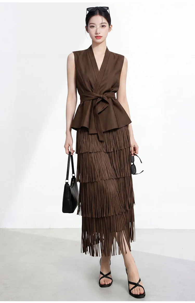 Manufacturer's multi-layered tassel midi skirt for women, high-waisted, slimming, elegant and youthful, Miyake straight skirt.
Manufacturer's multi-layered tassel midi skirt for women, high-waisted, slimming, elegant and youthful, Miyake straight skirt.