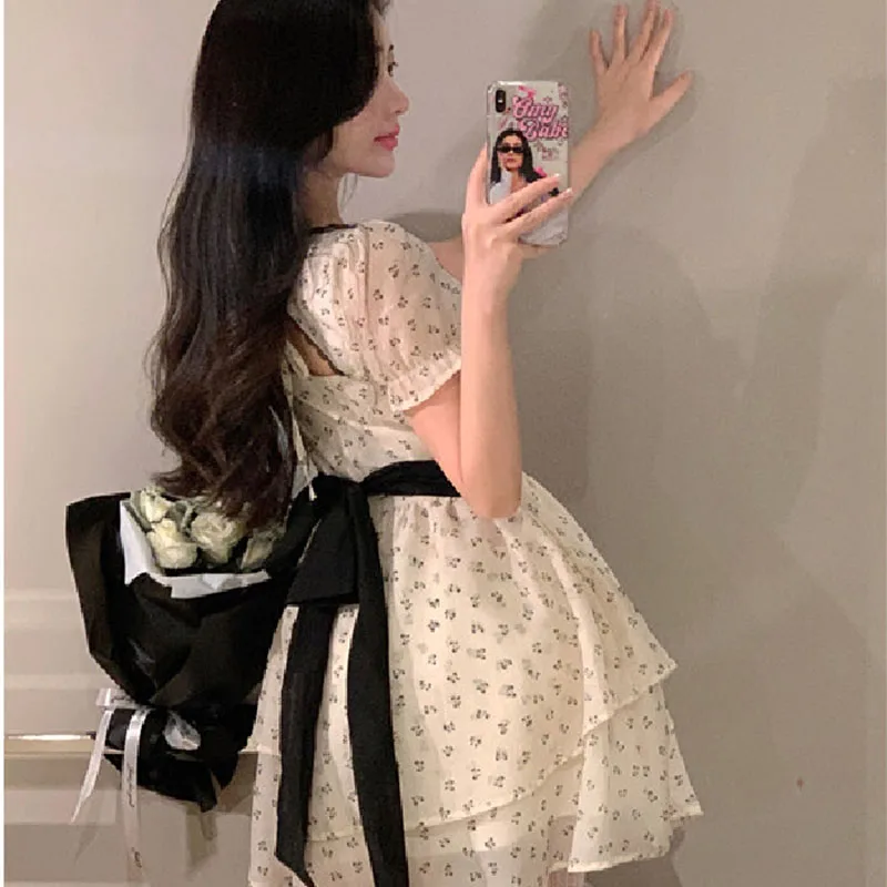Elegant Retro Floral Summer Dress Women's Square Collar Backless Knot Sweet Fairylike Midi Skirt Korean Style
Elegant Retro Floral Summer Dress Women's Square Collar Backless Knot Sweet Fairylike Midi Skirt Korean Style