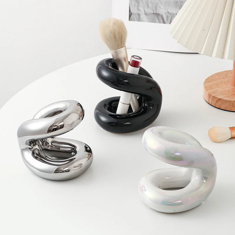 Luxury Ceramic Makeup Brush Holder Creative Rope Knot Ceramic Tooth Brush Holder Nordic Bathroom Accessories Storage
Luxury Ceramic Makeup Brush Holder Creative Rope Knot Ceramic Tooth Brush Holder Nordic Bathroom Accessories Storage