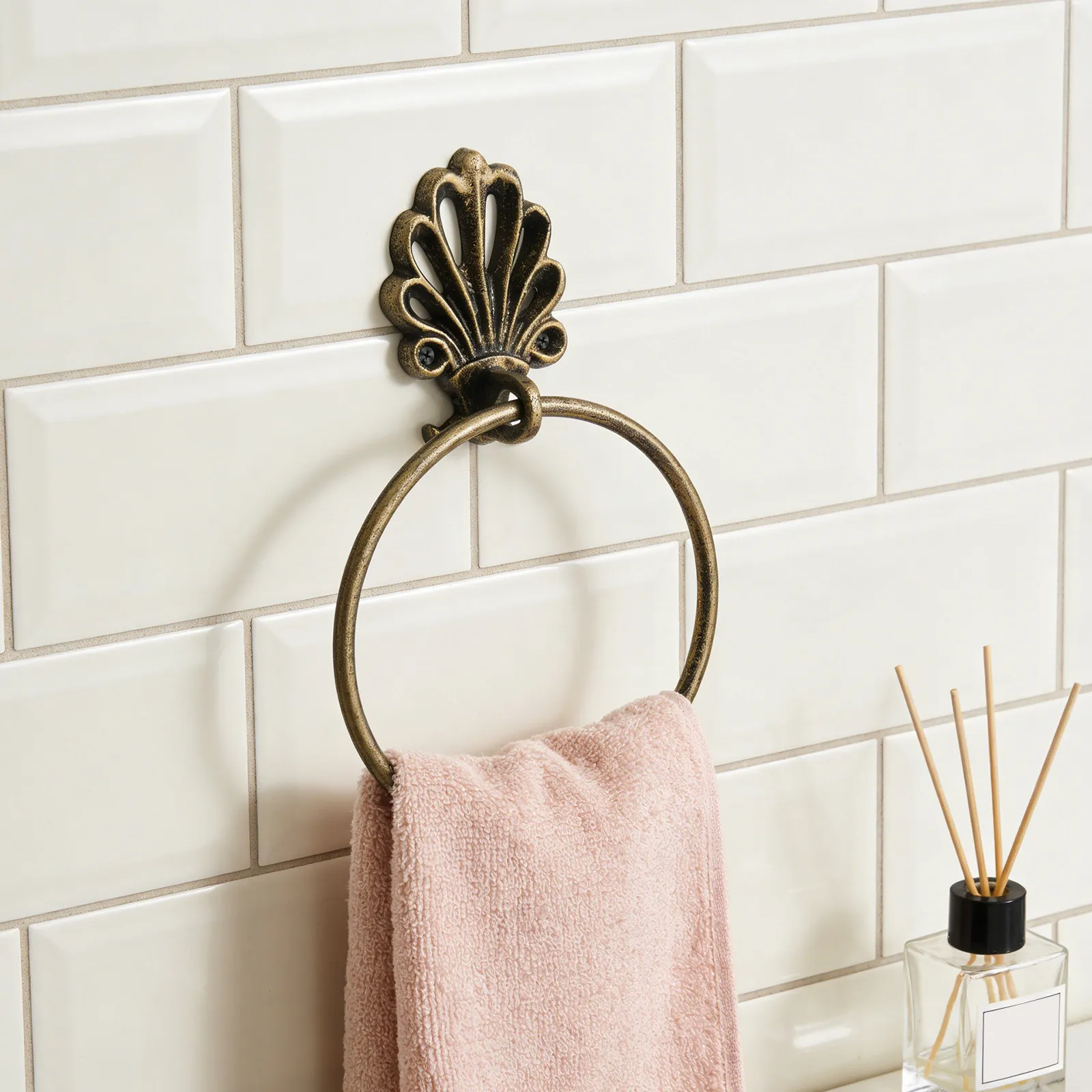 Vintage Bathroom Towel Holder Cast Iron Heavy Duty Wall Mounted Hand Towel Ring for Victorian Bathroom Decor Seashell
Vintage Bathroom Towel Holder Cast Iron Heavy Duty Wall Mounted Hand Towel Ring for Victorian Bathroom Decor Seashell
