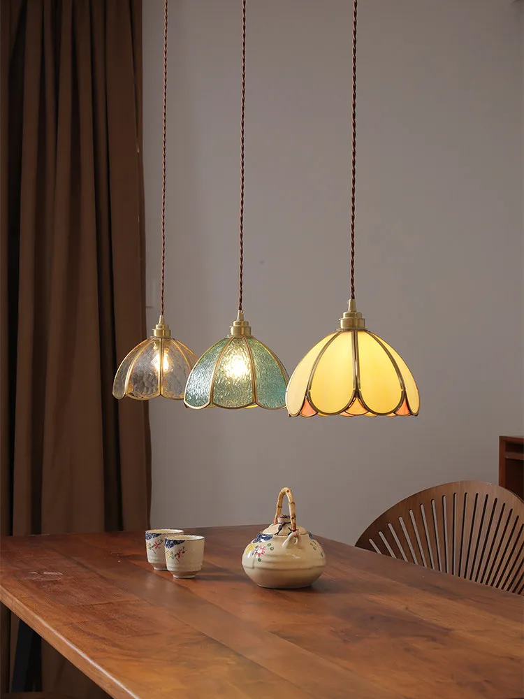 Middle aged restaurant French bar table leader dining table island table American retro wabi sabi atmosphere pendant light
Middle aged restaurant French bar table leader dining table island table American retro wabi sabi atmosphere pendant light