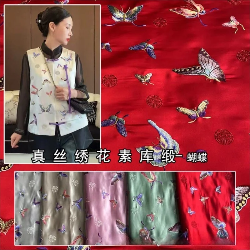 The new Chinese-style cheongsam and outerwear are made of heavy-duty embroidered silk plain satin fabric
The new Chinese-style cheongsam and outerwear are made of heavy-duty embroidered silk plain satin fabric