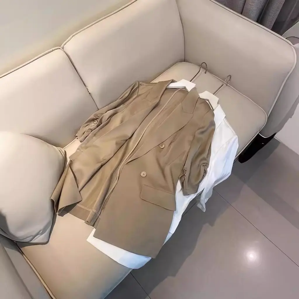 Тонкий шелковый маленький костюм, повседневная куртка с семиточечным рукавом для женщин, летний модный элегантный стиль, сейчас на складе 
Тонкий шелковый маленький костюм, повседневная куртка с семиточечным рукавом для женщин, летний модный элегантный стиль, сейчас на складе