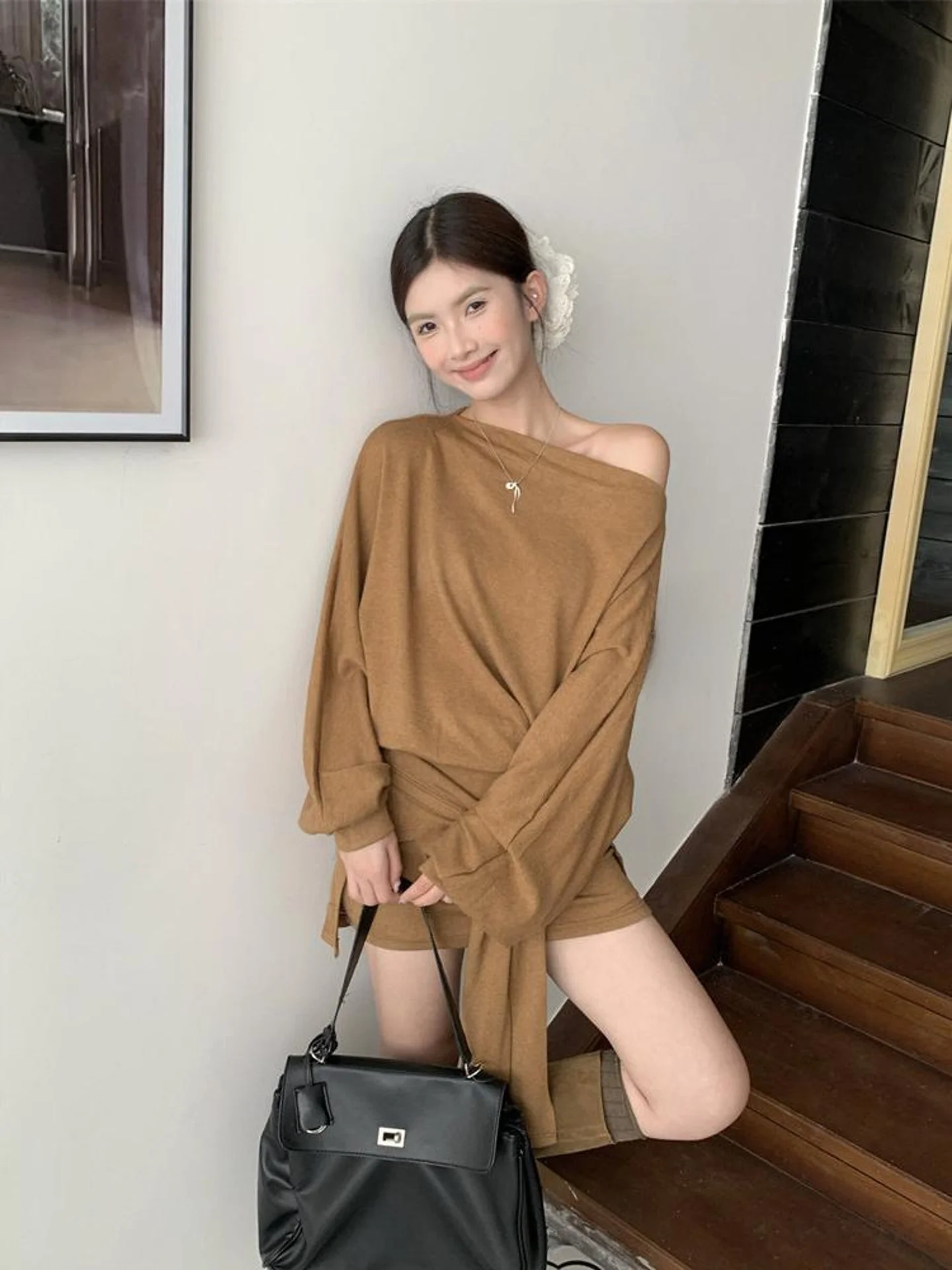 Spicy Girl Retro Diagonal Shoulder Long Sleeve Hoodie Top Women's Fashion Spring 2026 Two-Piece Set with Belted Skirt
Spicy Girl Retro Diagonal Shoulder Long Sleeve Hoodie Top Women's Fashion Spring 2026 Two-Piece Set with Belted Skirt