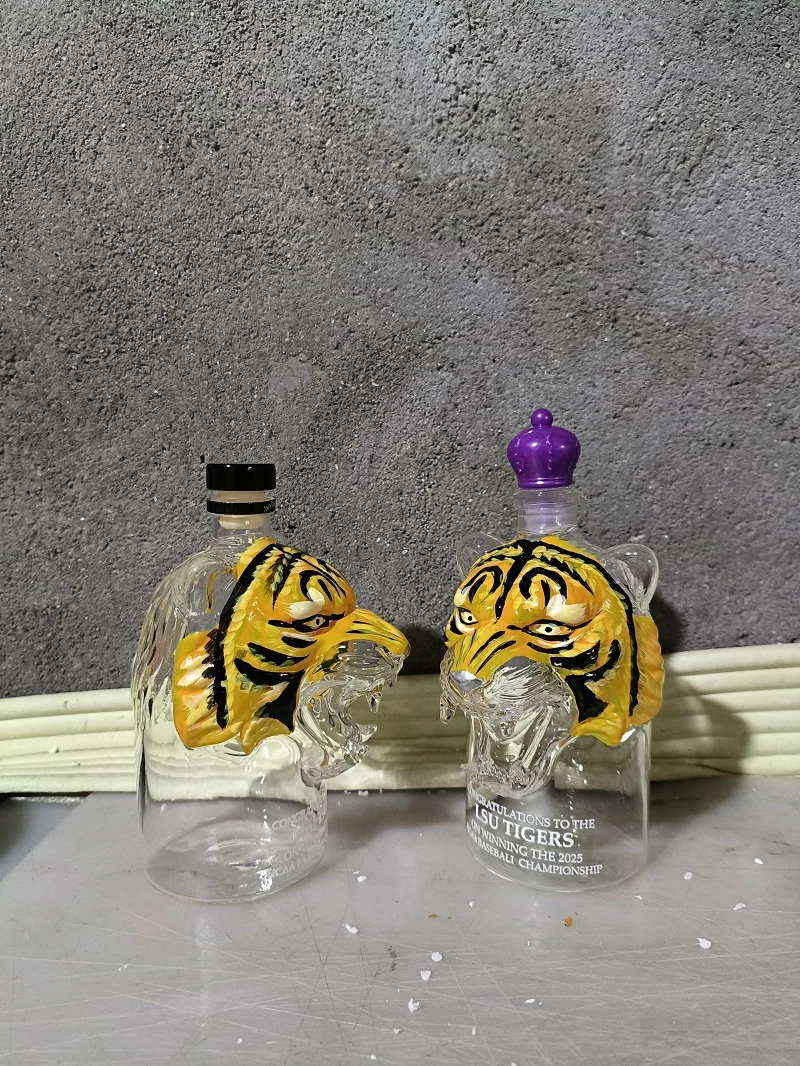 Tiger Whiskey Decanter And Stopper Set Leak-proof Seal Decanter Wine And Whiskey Accessories for Father's Day Gift
Tiger Whiskey Decanter And Stopper Set Leak-proof Seal Decanter Wine And Whiskey Accessories for Father's Day Gift