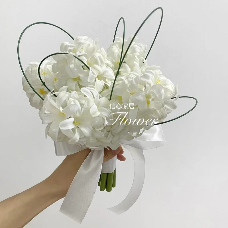 White bridal bouquet hyacinth simulated flower wedding certificate registration wedding photography home accessories hand bouque
White bridal bouquet hyacinth simulated flower wedding certificate registration wedding photography home accessories hand bouque