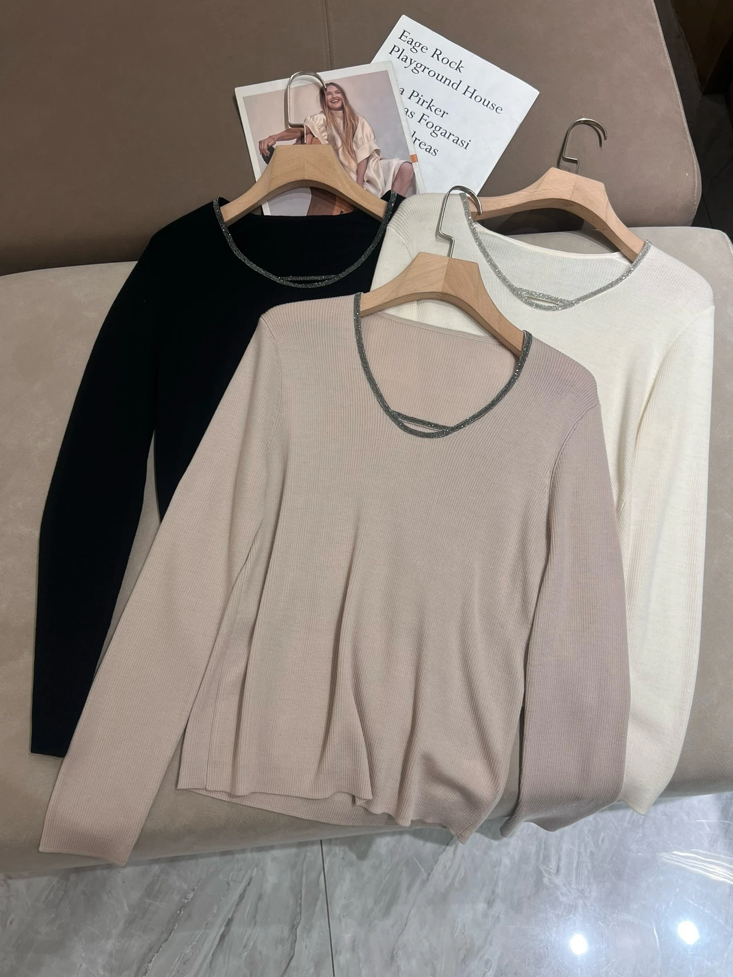 Autumn Winter B*C Neckline Beaded Chain Sweater Women's U-neck Wool Long-sleeved Knitted Top
Autumn Winter B*C Neckline Beaded Chain Sweater Women's U-neck Wool Long-sleeved Knitted Top