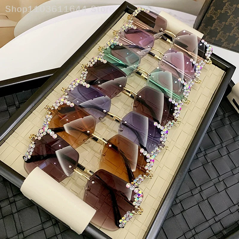 1PC Vintage Rimless Brand Design Irregular Rimless Rhinestone Sunglasses Women Men Retro Cutting Lens Gradient UV400 Eyewear
1PC Vintage Rimless Brand Design Irregular Rimless Rhinestone Sunglasses Women Men Retro Cutting Lens Gradient UV400 Eyewear