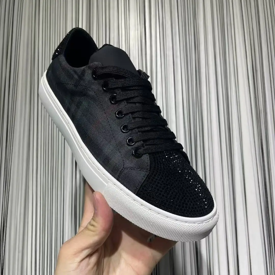 Европейская мужская обувь 2025, новые дышащие повседневные универсальные туфли на шнуровке, модная мода
Европейская мужская обувь 2025, новые дышащие повседневные универсальные туфли на шнуровке, модная мода