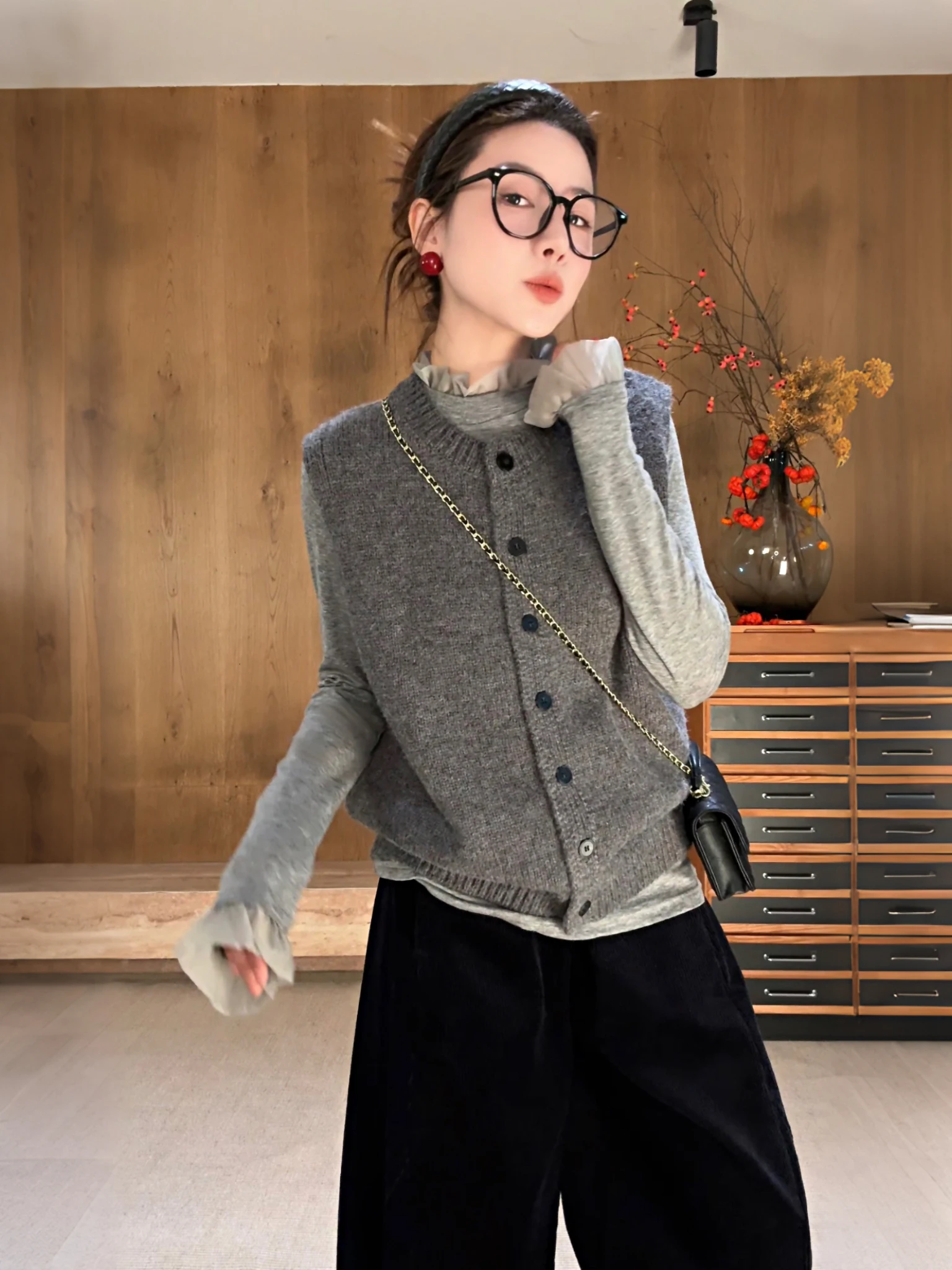 Spring Style Knitted Vest D38 Single Button Sleeveless Layering Top Casual Wear round Neck Regular Length Outerwear
Spring Style Knitted Vest D38 Single Button Sleeveless Layering Top Casual Wear round Neck Regular Length Outerwear
