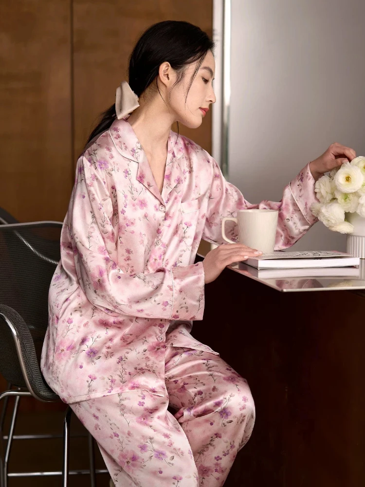 Pink Floral 100% Real Silk Women’s Long Sleeve Lapel Top & Elastic Trousers Pajama Set Spring Elegant Sleepwear Loose Loungewear
Pink Floral 100% Real Silk Women’s Long Sleeve Lapel Top & Elastic Trousers Pajama Set Spring Elegant Sleepwear Loose Loungewear