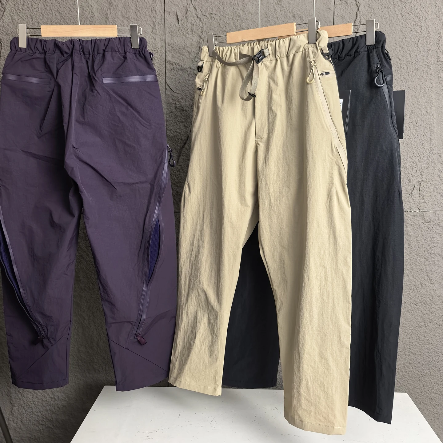 Outdoor Leisure Pants Functional Side Zipper Commuting Cone ape Loose Fit Waterproof Casual Trousers for Men
Outdoor Leisure Pants Functional Side Zipper Commuting Cone ape Loose Fit Waterproof Casual Trousers for Men