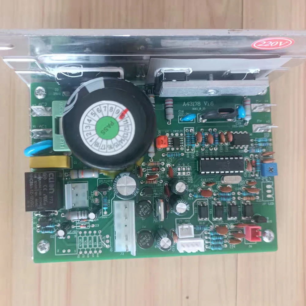 Контроллер двигателя для беговой дорожки TD142A/142C/X
Контроллер двигателя для беговой дорожки TD142A/142C/X