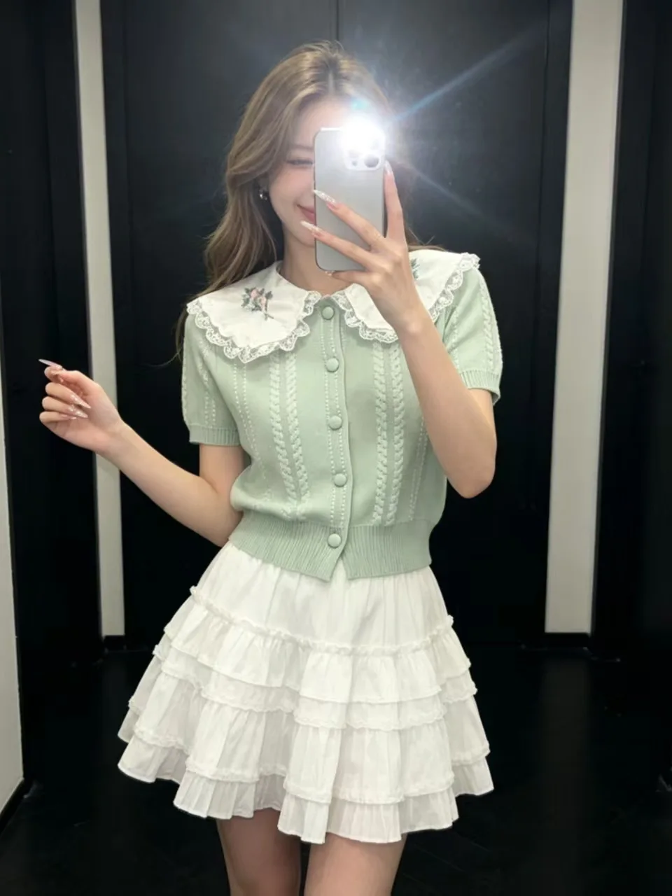 High-End European Style Sweet Heavy Embroidery Detachable Collar Knitted Sleeveless Open Cardigan French Style Short Sleeve
High-End European Style Sweet Heavy Embroidery Detachable Collar Knitted Sleeveless Open Cardigan French Style Short Sleeve