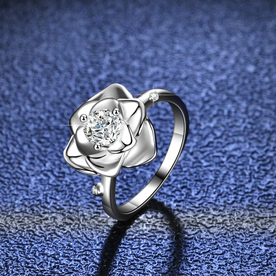 Platinum PT950 moissanite wedding proposal j ring six claws moissan diamond ring female petal fashion female models
Platinum PT950 moissanite wedding proposal j ring six claws moissan diamond ring female petal fashion female models