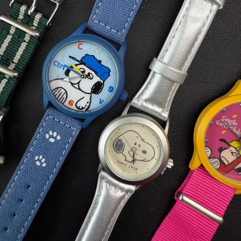 Подлинные часы Maihe and Snoopy Peanut, слепая коробка, серия коллаборации, милые и модные аксессуары, идеальный праздничный подарок
Подлинные часы Maihe and Snoopy Peanut, слепая коробка, серия коллаборации, милые и модные аксессуары, идеальный праздничный подарок