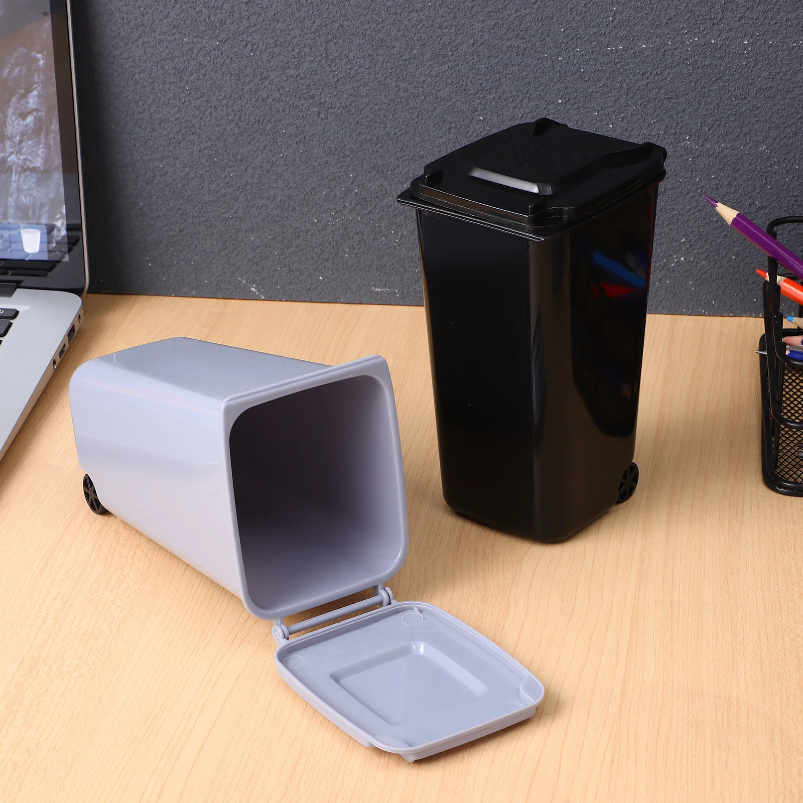 4Pcs Mini Trash Can Set Desktop Storage Bin Creative Plastic Pencil Holder with Lid Wheels for Office Bedroom Study
4Pcs Mini Trash Can Set Desktop Storage Bin Creative Plastic Pencil Holder with Lid Wheels for Office Bedroom Study
