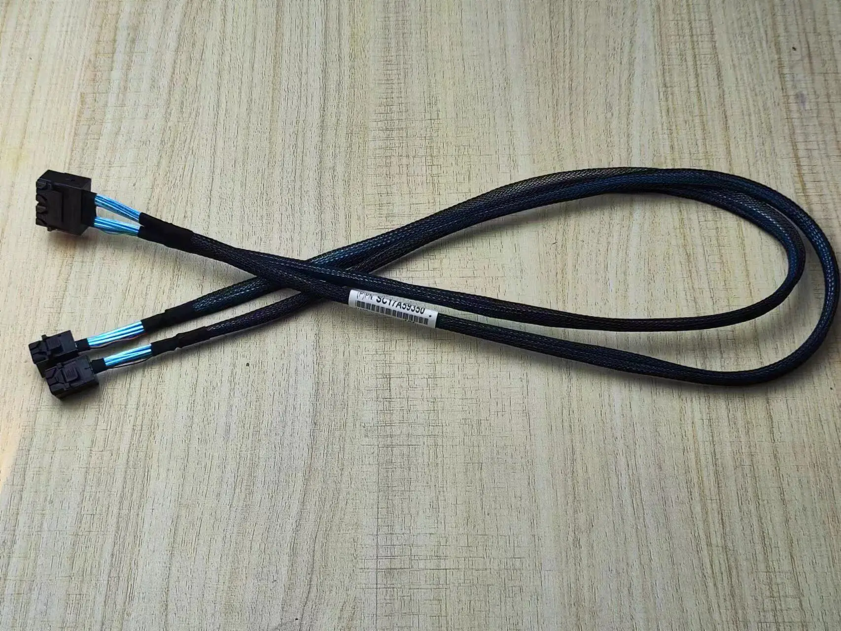 For Lenovo 12G Mini SAS HD SFF-8643 dual-port one-piece one-two data cable 02JK233
For Lenovo 12G Mini SAS HD SFF-8643 dual-port one-piece one-two data cable 02JK233
